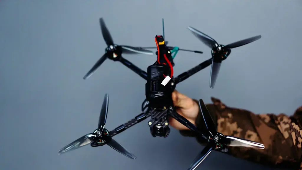 How do FPV drones work?